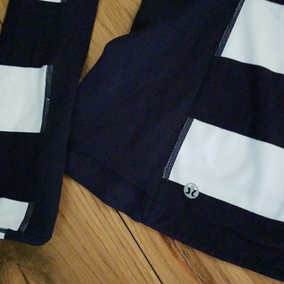 Lululemon womens Half Zip - Picture 6 of 6